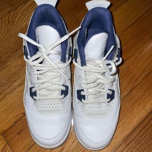 Nike are Jordan retro 4 “legend blue” grade school size 5.5